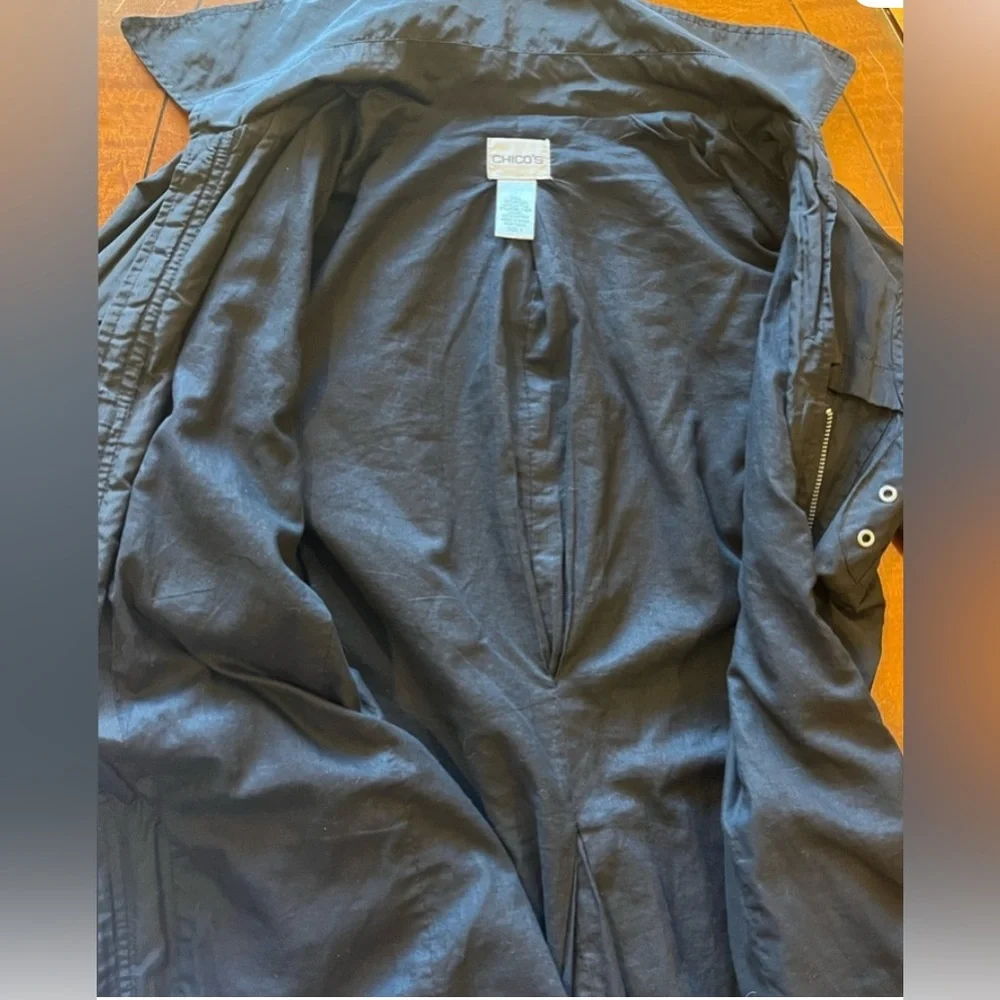 Chico’s raincoat/ long windbreaker/ trench coat. Black w/ silver tone buttons. M
